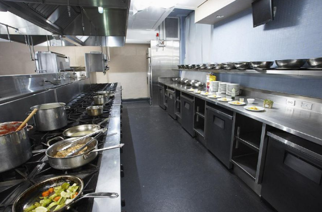 厨房设备正确摆放有利于提高厨师工作效率